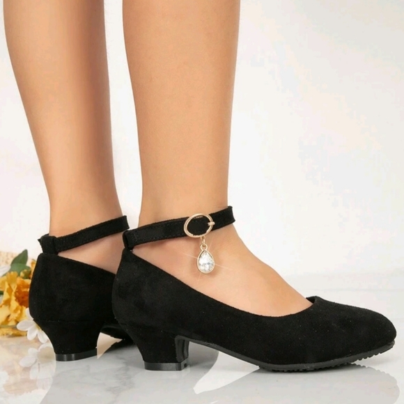 Girls Formal MaryJane Pumps (5.5) - Picture 2 of 6